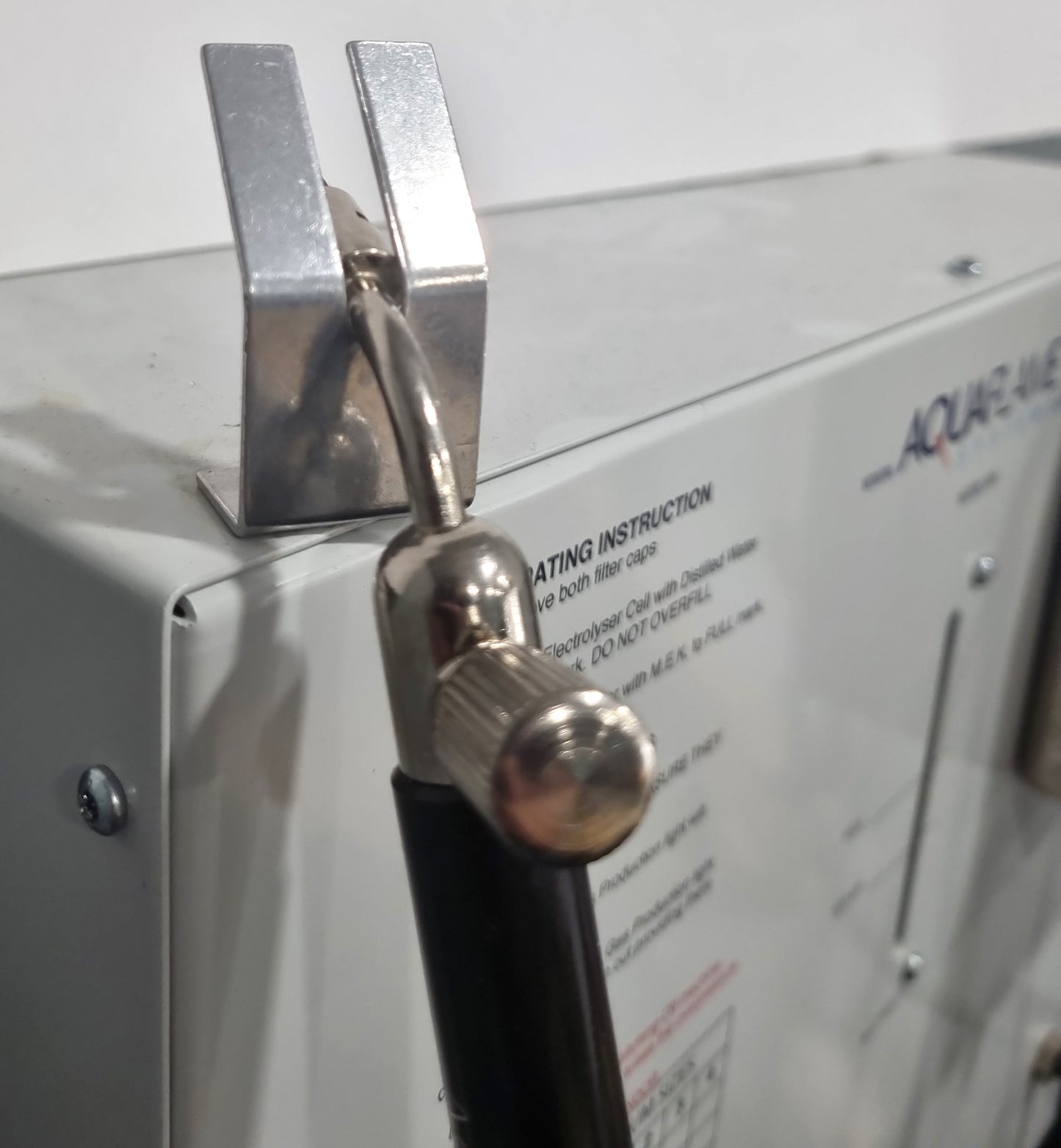 LM129 - Silver coloured torch holder